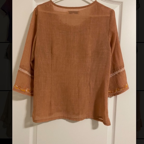 Mid length sleeves shirt - Picture 2 of 2